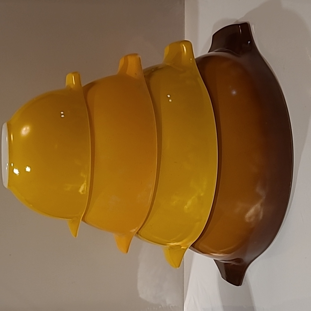 Vintage Pyrex 444-4qt. 443-2.5l.442 .441-1.5L yellow Cinderella nesting mixing …